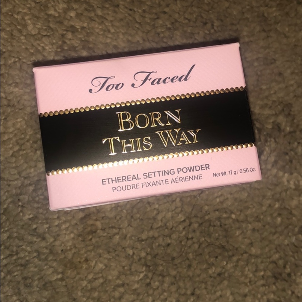 Too Faced Born This Way Translucent Powder in Med